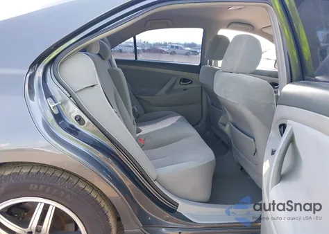 2010 Toyota Camry Le z USA, uszkodzony, nr VIN 4T4BF3EK4AR013283